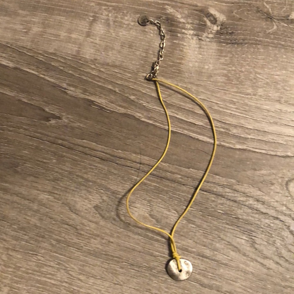 Yellow roped necklace with pendant